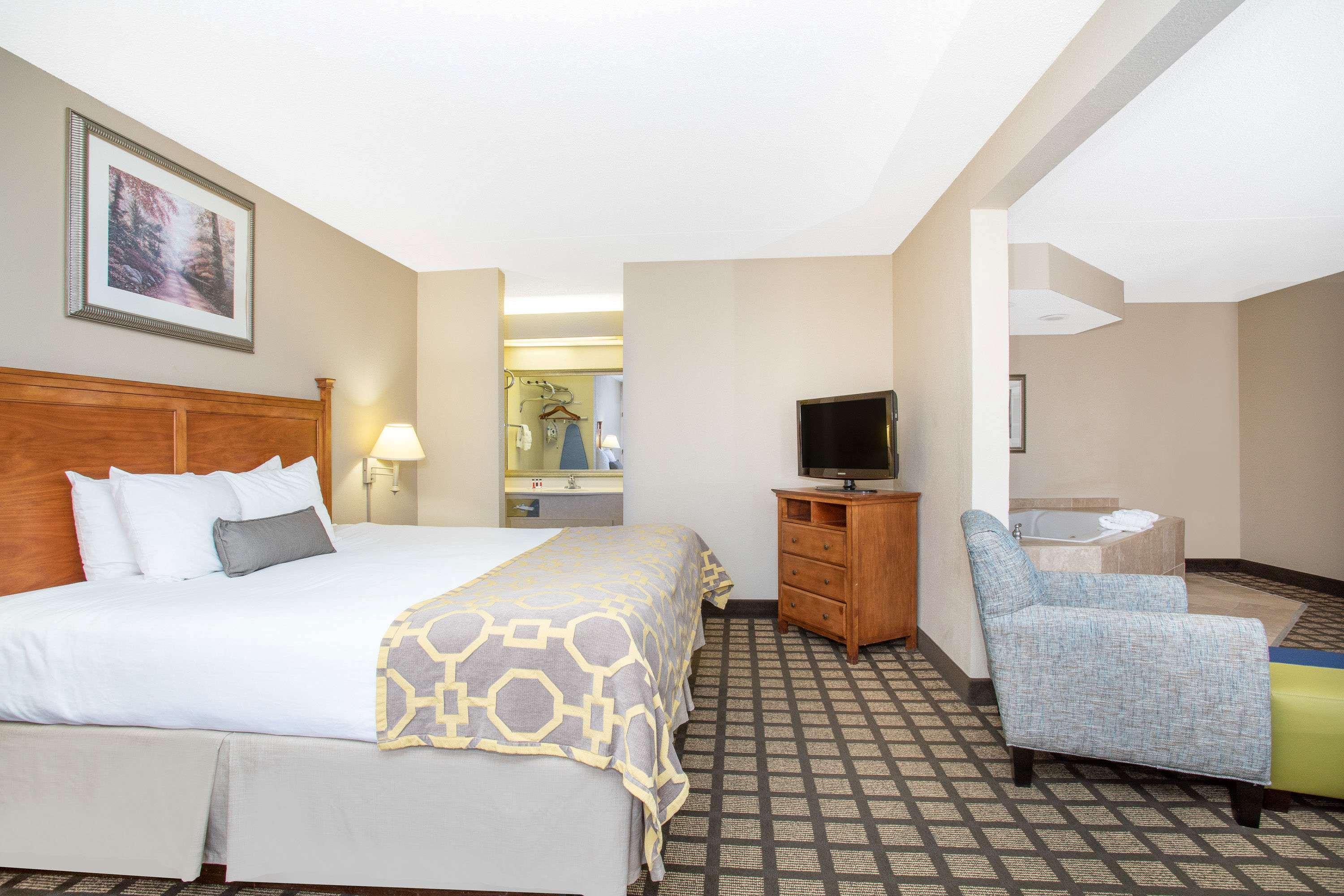 Baymont By Wyndham Hays Hotel Exterior photo