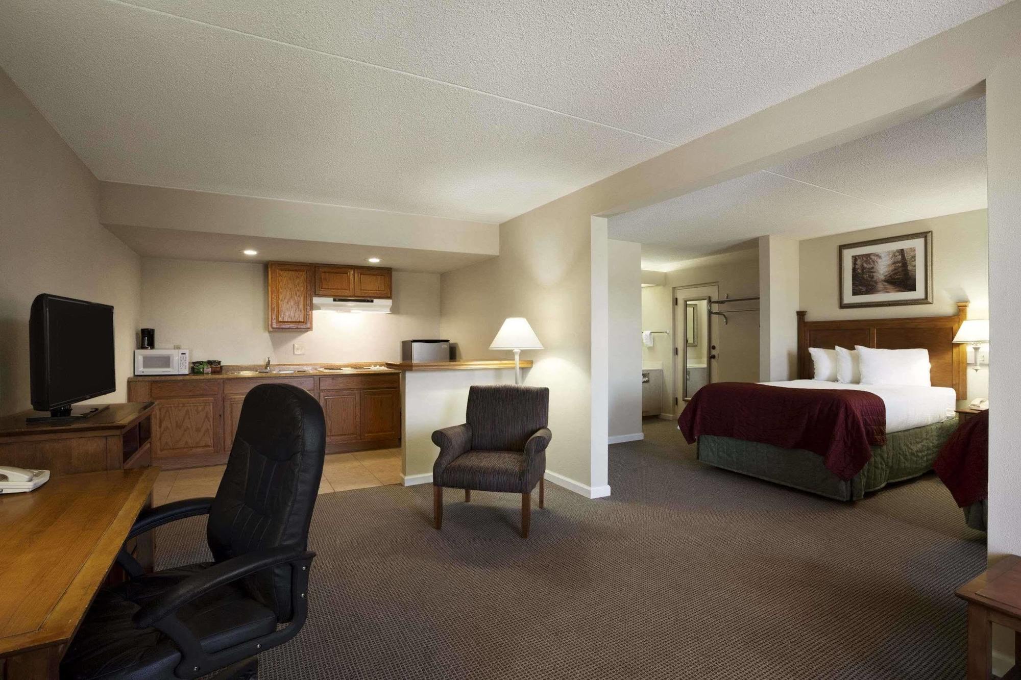 Baymont By Wyndham Hays Hotel Exterior photo