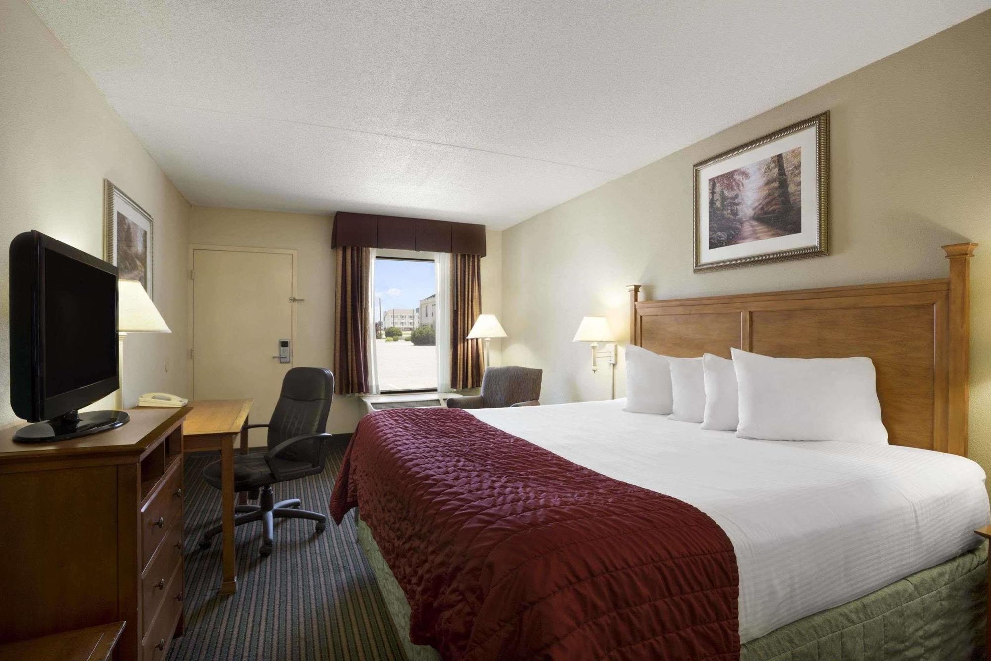 Baymont By Wyndham Hays Hotel Exterior photo